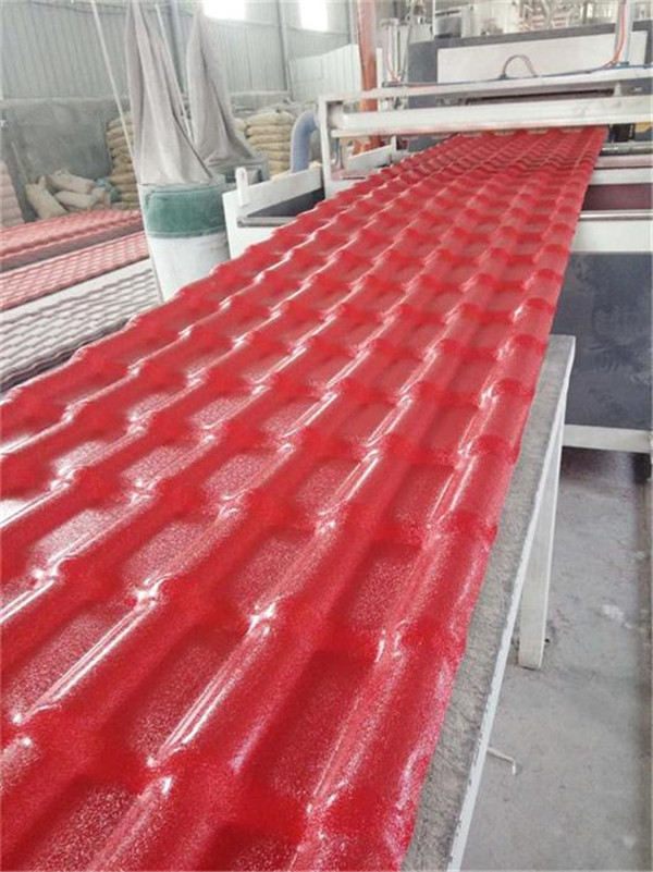 樹(shù)脂瓦生產(chǎn)車(chē)間